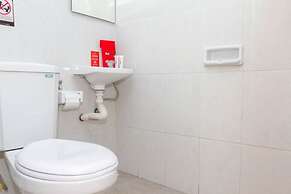 RedDoorz near Istana Plaza 2