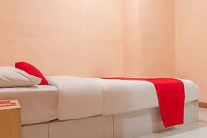 RedDoorz near Istana Plaza 2