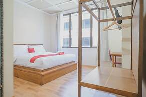 RedDoorz Plus near Soekarno Hatta Airport 2