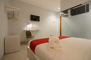 RedDoorz Plus near Soekarno Hatta Airport 2