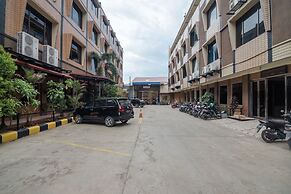 RedDoorz Plus near Soekarno Hatta Airport 2