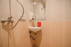 RedDoorz Plus near Mangga Besar Station 2