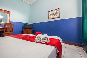 RedDoorz @ Genteng Surabaya 2