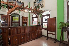 RedDoorz @ Genteng Surabaya 2