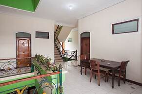 RedDoorz @ Genteng Surabaya 2