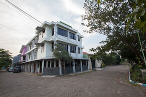 RedDoorz Syariah near DBL Arena 2