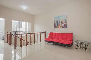 RedDoorz near Ciputra Golf Surabaya