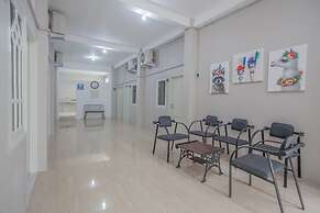 RedDoorz near Ciputra Golf Surabaya