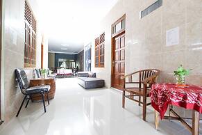 RedDoorz near Candi Ratu Boko