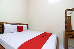 RedDoorz near Candi Ratu Boko