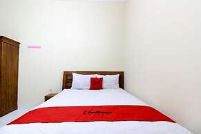 RedDoorz near Candi Ratu Boko