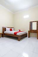 RedDoorz near Candi Ratu Boko