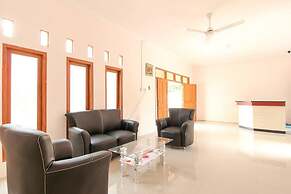 RedDoorz near Balekambang City Park