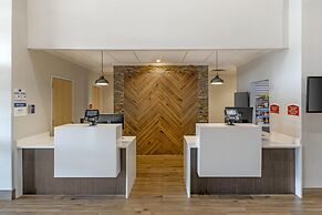 B/W Plus Elizabethtown Inn & Suites