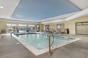 B/W Plus Elizabethtown Inn & Suites