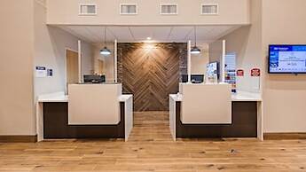 B/W Plus Elizabethtown Inn & Suites