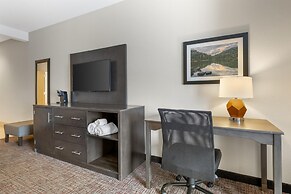 B/W Plus Elizabethtown Inn & Suites