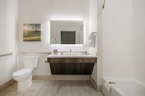 B/W Plus Elizabethtown Inn & Suites