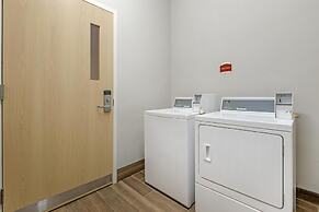 B/W Plus Elizabethtown Inn & Suites