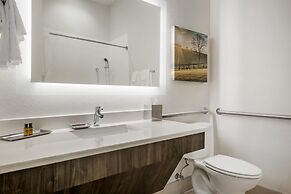 B/W Plus Elizabethtown Inn & Suites