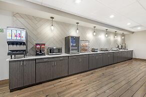 B/W Plus Elizabethtown Inn & Suites