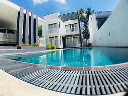 Royal Mansions Grand Luxury Villas