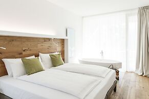 Alea Garda Lake Suite