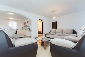 Apartments Tea & Nika