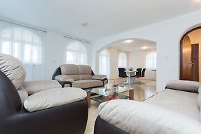 Apartments Tea & Nika