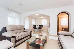 Apartments Tea & Nika