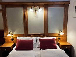 Kaiserkrone Charming Retreat