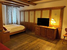 Kaiserkrone Charming Retreat