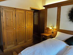 Kaiserkrone Charming Retreat