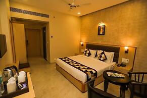 Hotel Aarunya Royale