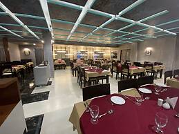 Hotel Aarunya Royale