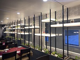 Hotel Aarunya Royale