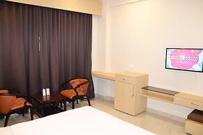 Hotel Aarunya Royale