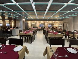 Hotel Aarunya Royale