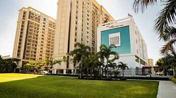 Hotel Aarunya Royale