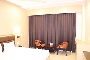 Hotel Aarunya Royale