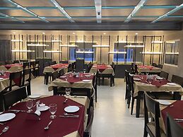 Hotel Aarunya Royale