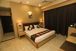 Hotel Aarunya Royale