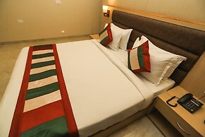 Hotel Aarunya Royale