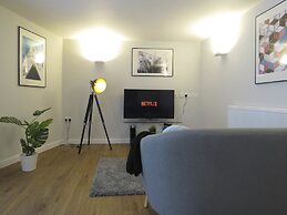 Tudors eSuites Birmingham Apartments with Gated Parking