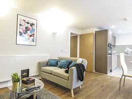 Tudors eSuites Birmingham Apartments with Gated Parking