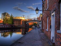 Tudors eSuites Birmingham Apartments with Gated Parking