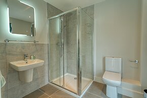 The Larry Mullen Suite - hiphipstay