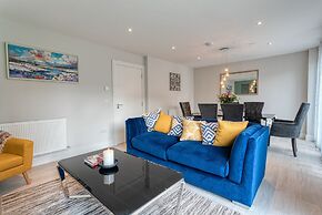 The Larry Mullen Suite - hiphipstay