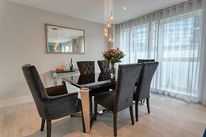 The Larry Mullen Suite - hiphipstay