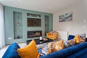 The Larry Mullen Suite - hiphipstay